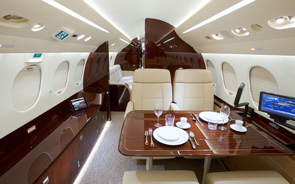 Falcon 8x. Dassault Falcon 8x салон. Бизнес Джет Falcon 8x. Dassault Falcon 8x самолёт. Falcon 8x Interior.