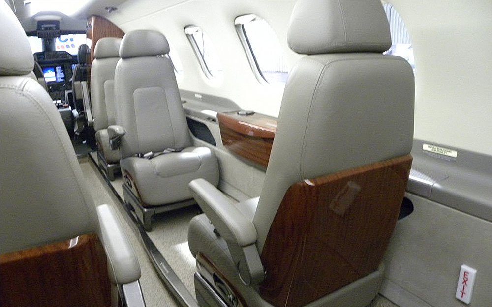 2011 EMBRAER PHENOM 300 S/N 50500037 - Leader Luxury