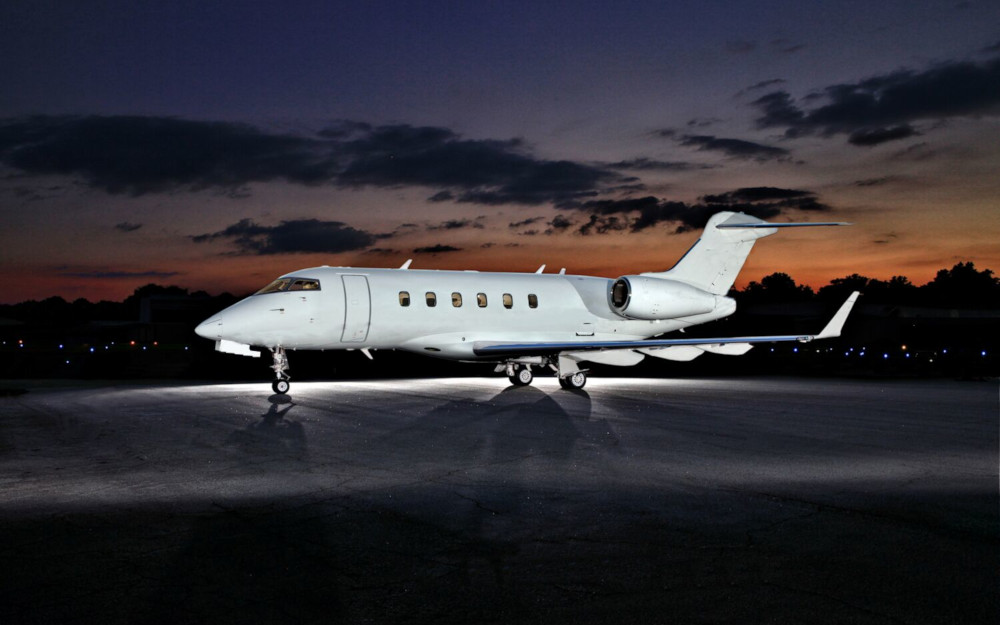 2008 BOMBARDIER CHALLENGER 300 S/N 20222 - Leader Luxury